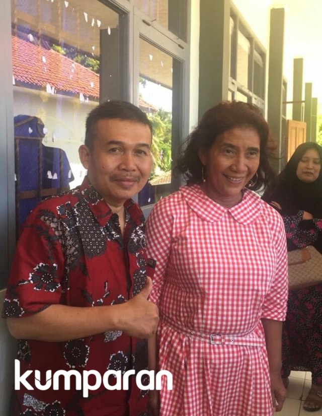 Menteri Kelautan dan Perikanan Susi Pudjiastuti (kedua dari kiri) usai ikuti ujian paket C. (Foto: Istimewa)