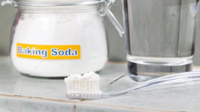 Memutihkan Gigi Dengan Baking Soda (1)