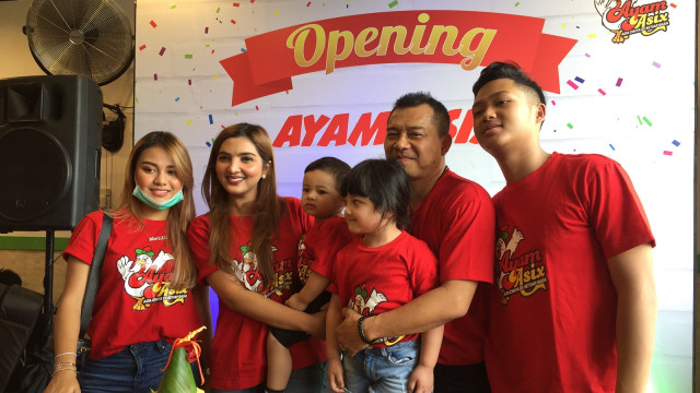 Anang Hermansyah, Ashanty, Aurel, Azriel, Arsy dan Arsya (Foto: Maria Gabrielle Putrinda/kumparan)