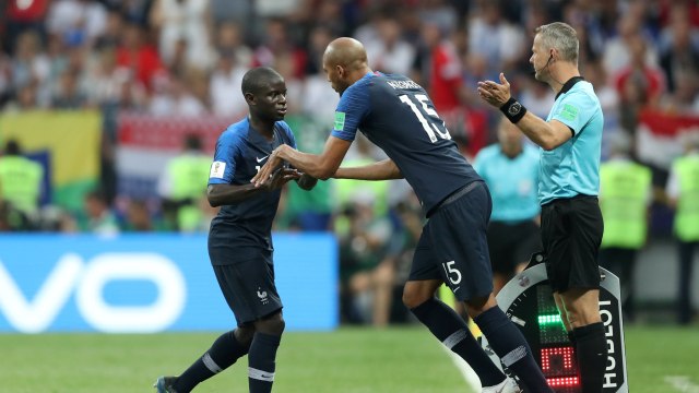 Nzonzi masuk menggantikan Kante. (Foto: REUTERS/Carl Recine)