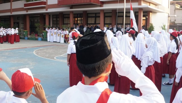 Suasana sekolah hari pertama di SDN 01 Ciganjur. (Foto: Fitra Andrianto/kumparan)
