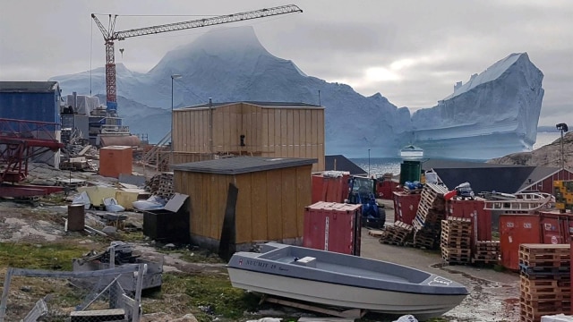 Gunung es ancam desa di greenland. (Foto: Lucia Ali Nielsen via REUTERS ATTENTION )