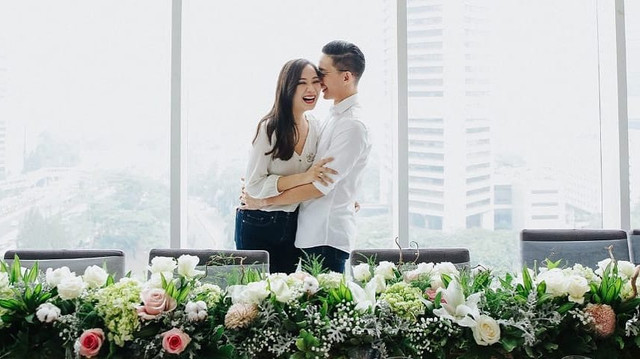 Yuanita Christiani dan tunangannya (Foto: Instagram @yuanitachrist)