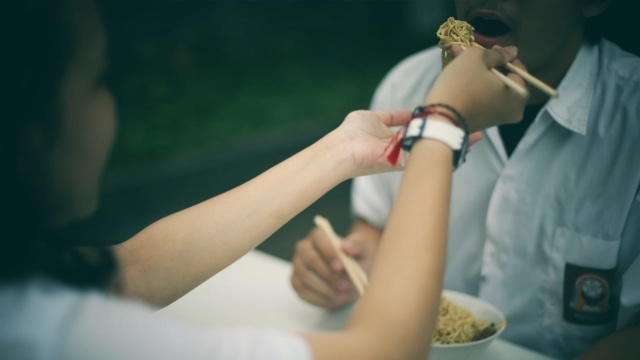 Ilustrasi pacaran anak SMA Foto: Aditia Noviansyah/kumparan