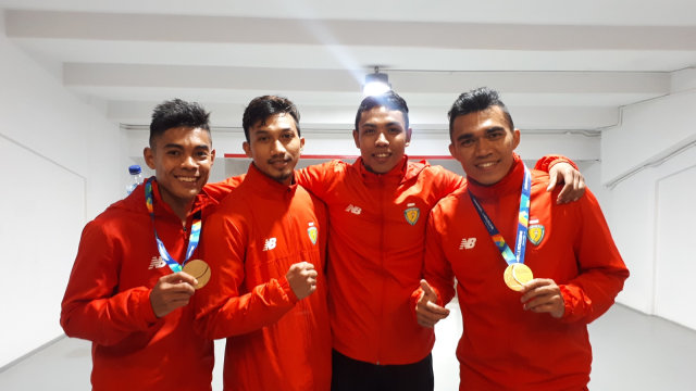 Lalu M. Zohri di nomor estafet 4x100 meter bersama Fadlin, Eko, dan Yaspi Boby saat test event Asian Games Februari 2018. (Foto: Karina Nur Shabrina/kumparan)