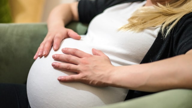 Ilustrasi melahirkan seorang diri. (Foto: Thinkstock)