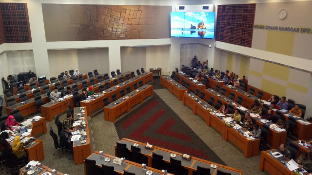 Banggar DPR RI rapat kerja dengan pemerintah  Foto: Nicha Muslimawati/kumparan
