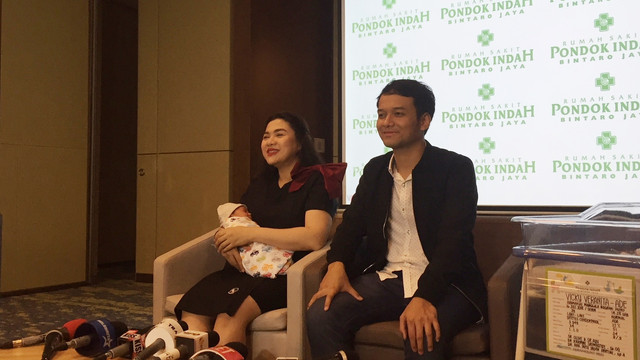 Konpers kelahiran anak pertama Vicky Shu. (Foto: Giovanni/kumparan)
