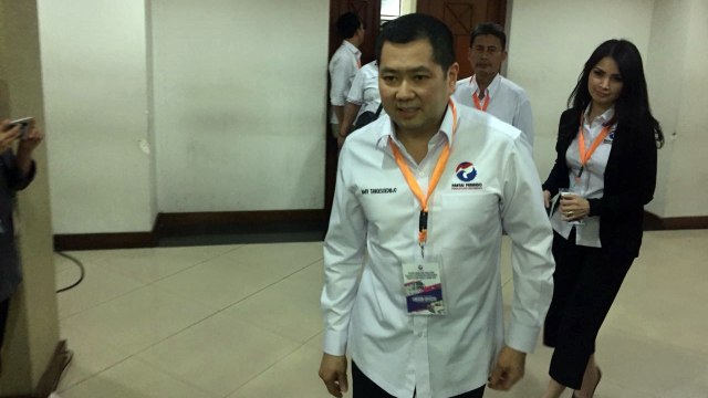 Ketum Perindo saat penyerahan berkas caleg Partai Perindo ke KPU Foto: Raga Imam/kumparan