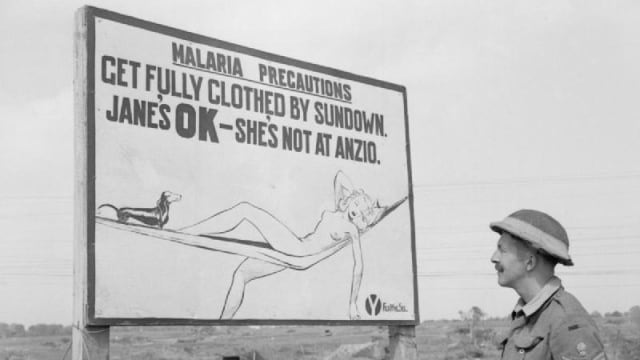 Papan peringatan malaria di Italia, 10 Mei 1944. (Foto: Imperial War Museum via Wikimedia commons.)