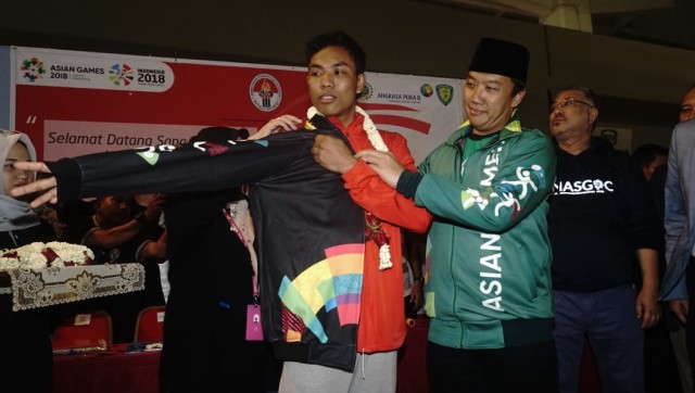 Lalu Zohri disambut Kemenpora di Soetta (Foto: Irfan Adi Saputra/kumparan)