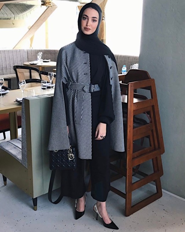 Gaya Berbusana Leena Al Ghouti (Foto: Instagram @leenalghouti)