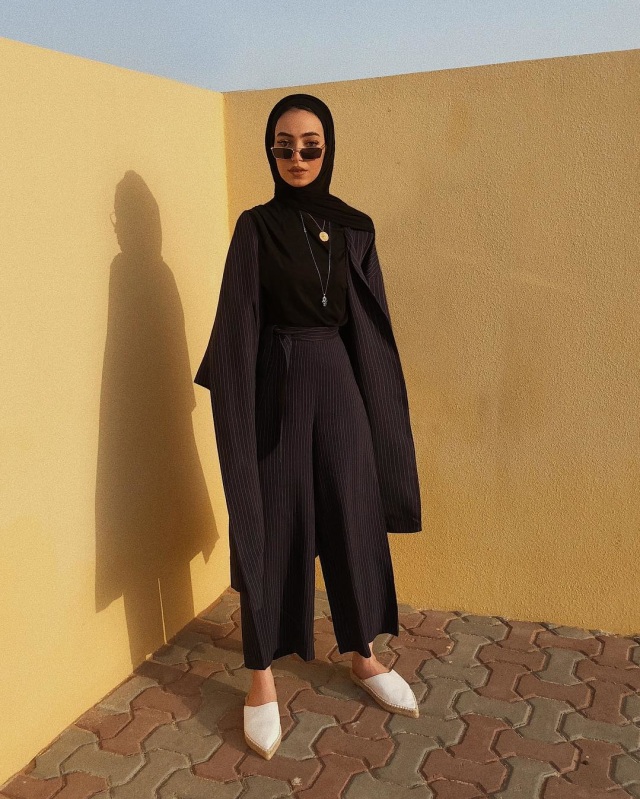 Gaya Berbusana Leena Al Ghouti (Foto: Instagram @leenalghouti)