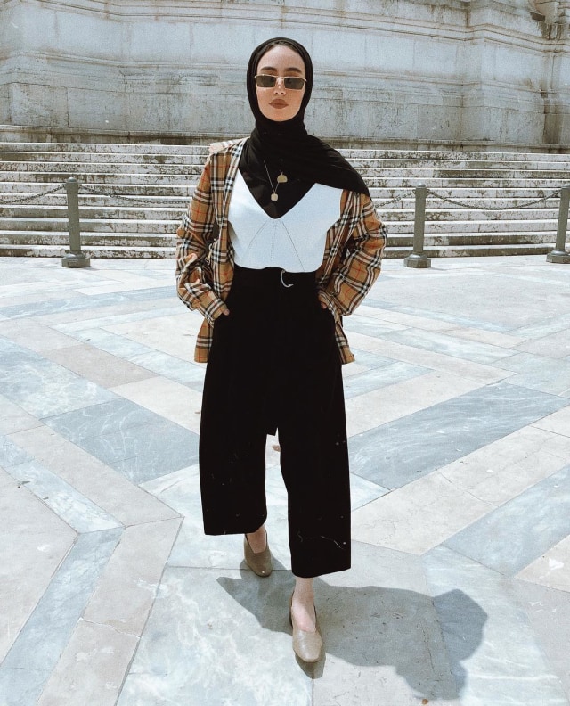 Gaya Berbusana Leena Al Ghouti (Foto: Instagram @leenalghouti)