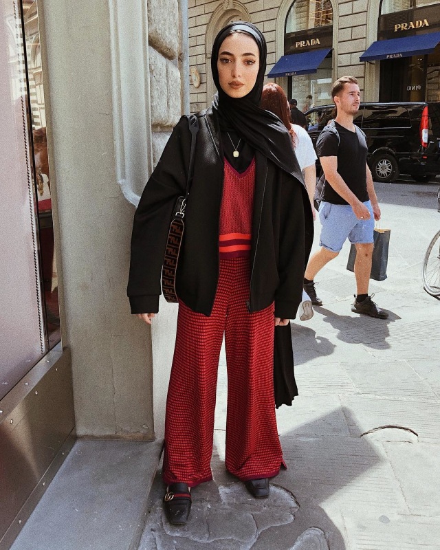Gaya Berbusana Leena Al Ghouti (Foto: Instagram @leenalghouti)