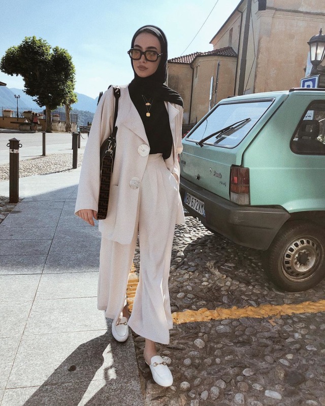 Gaya Berbusana Leena Al Ghouti (Foto: Instagram @leenalghouti)