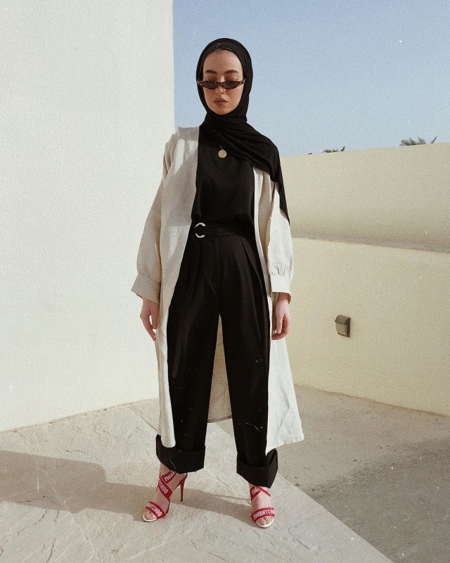 Gaya Berbusana Leena Al Ghouti (Foto: Instagram @leenalghouti)