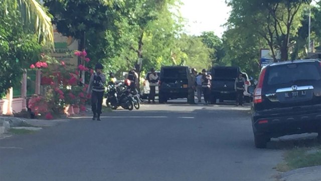 Warga Banda Aceh digegerkan temuan benda mencurigakan berbentuk kardus yang diduga bom.  (Foto: Zuhri Noviandi/kumparan)