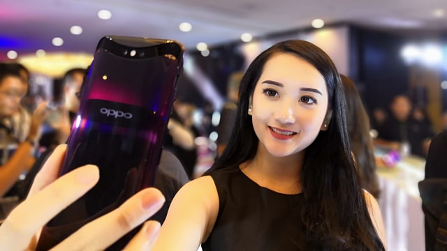 Smartphone Oppo Find X. (Foto: Bianda Ludwianto/kumparan)