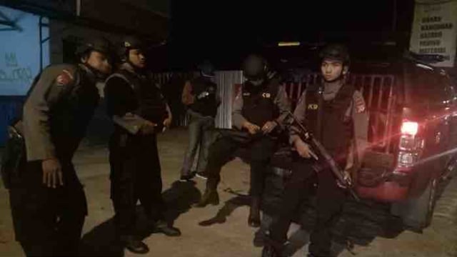 Tanpa Perlawanan, Seorang Warga di Jalan Perumnas Diamankan Tim Densus 88