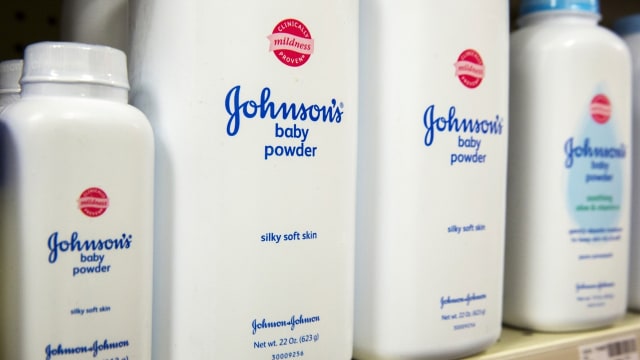 Bedak Johnson and Johnson. (Foto: Lucas Jackson/Reuters)