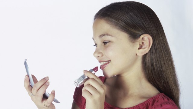 Ilustrasi Anak Terobsesi Riasan (Foto: Thinkstock)