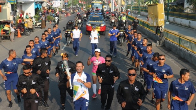Suasana Kirab Obor Api Asian Games 2018 (Foto: Aditia Rizki Nugraha/kumparan)