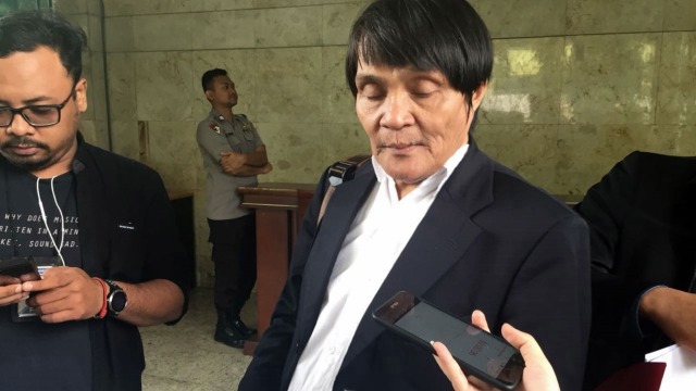Djoko Edhi Abdurahman, Kuasa Hukum Pelapor 6 Lembaga Survei ke Bareskrim (Foto: Ferry Fadhlurrahman/kumparan)