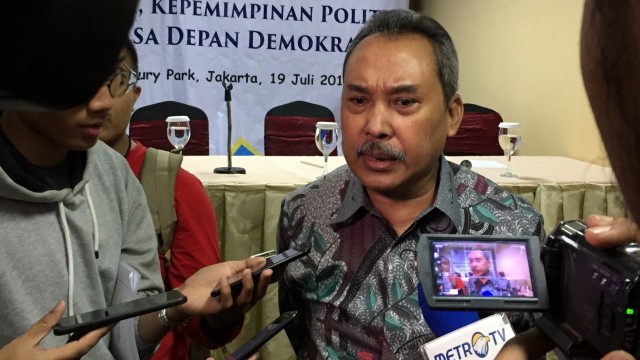 LIPI merilis hasil survei yang dilakukan pada 26 April hingga 9 Mei 2018. Dalam survei itu sebanyak 26,1 persen responden tidak menjawab partai politik yang mereka percaya. 

 (Foto: Fachrul Irwansyah/kumparan)