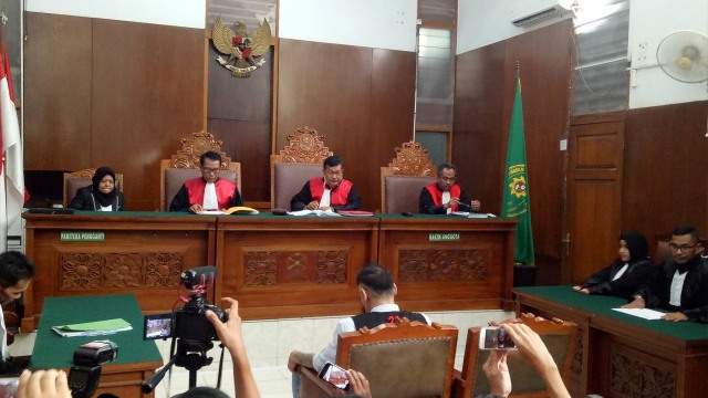 Sidang Tio Pakusadewo di PN Jaksel (Foto: Aria Pradana/kumparan)