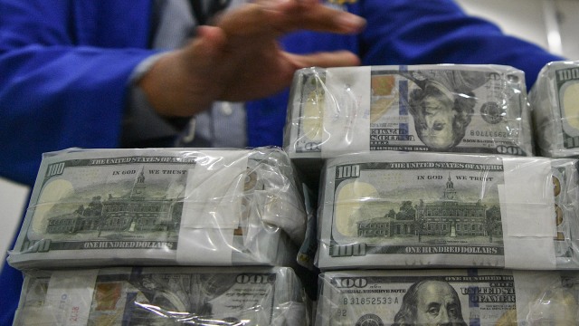 Uang dolar Amerika Serikat Foto: ANTARA FOTO/Sigid Kurniawan