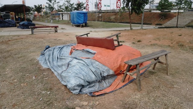 Gerobak dan bangku di Taman Kalijodo, Jumat (20/7/2018) (Foto: Irfan Adi Saputra/kumparan)