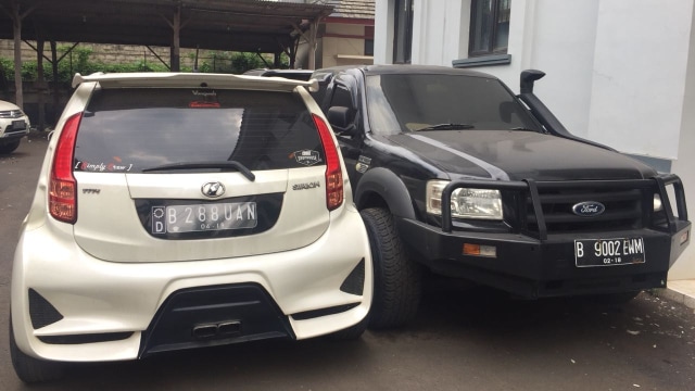 Beberapa mobil First Travel yang disita oleh Kejari Depok. (Foto: Reki Febrian/kumparan)