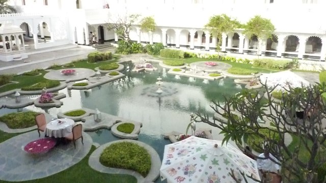Kolam Renang di Taj Lake Palace (Foto:  Flickr / czerina)