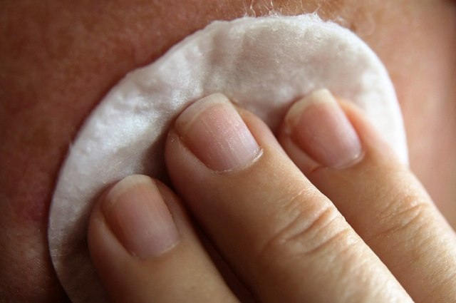 Jangan Dibuang, 5 Kosmetik Bekas Ini Punya Manfaat Luar Biasa (1)