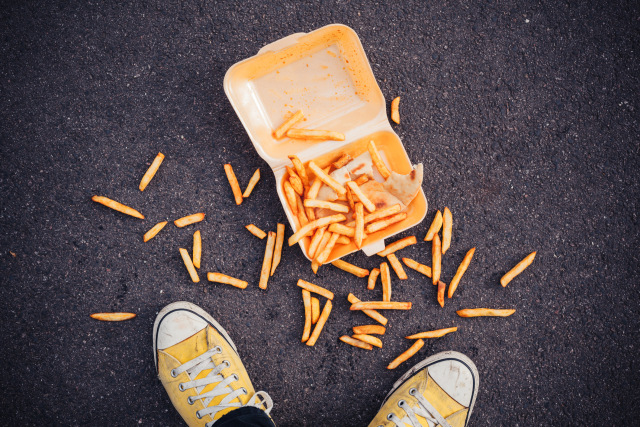 Ilustrasi makanan jatuh (Foto: Thinkstock)