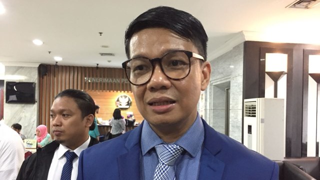 Kuasa Hukum JK, Irmanputra Sidin mendaftarkan permohonan ke MK. (Foto: Mirsan Simamora/kumparan)