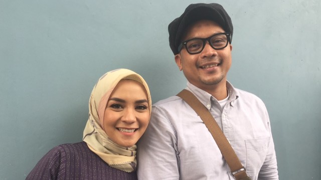 Eno Lerian dan suami (Foto: Munady Widjaja)