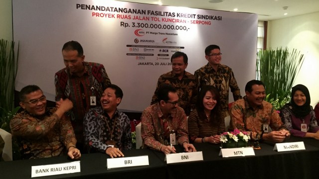 Kesepakatan Pembiayaan Kredit Sindikasi Ruas Tol Kunciran-Serpong. Foto: Abdul Latif/kumparan