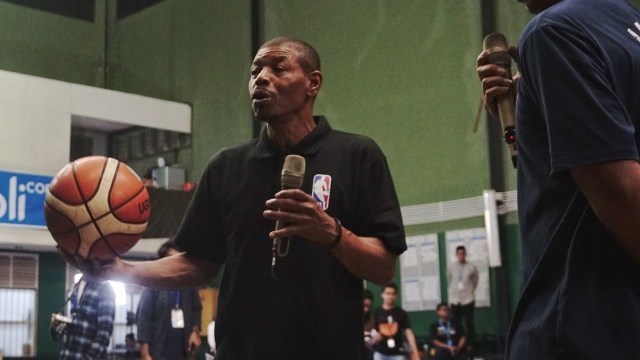 Muggsy Bogues di GOR PB Djarum, Jakarta Barat (Foto: Irfan Adi Saputra/kumparan)