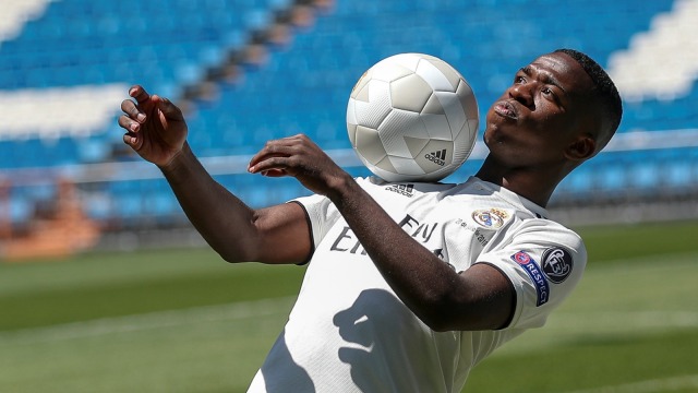 Vinicius Jr. diperkenalkan sebagai pemain baru Real Madrid. (Foto: Susana Vera/Reuters)
