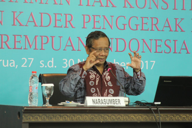 Mantan Ketua Mahkamah Konstitusi (MK), Mahfud MD saat menjadi narasumber. (Foto: koalisiperempuan.or.id)