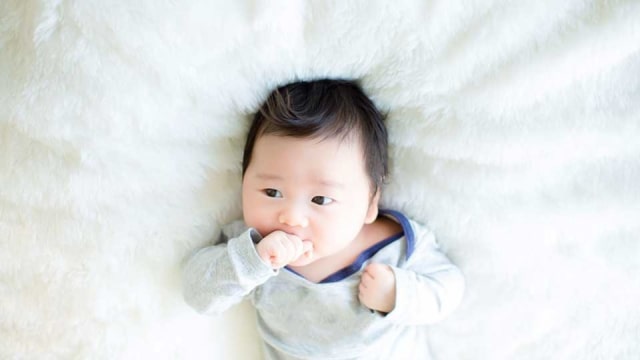 Pentingnya Membiarkan Bayi Menjalani Fase Oral