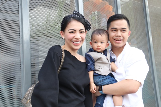 Kezia Karamoy bersama suami dan anak (Foto: Munady)