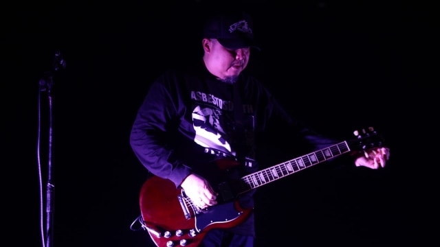 Ricky Siahaan gitaris grup band Seringai Foto: Alexander Vito/kumparan