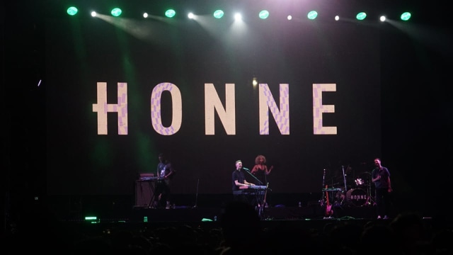 Penampilan Honne di hari kedua We The Fest 2018 Foto: Garin Gustavian Irawan
