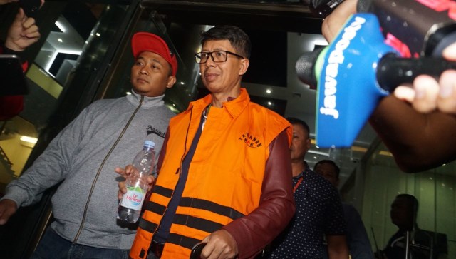 Kalapas Sukamiskin Wahid Husen resmi ditahan KPK. (Foto: Fanny Kusumawardhani/kumparan)