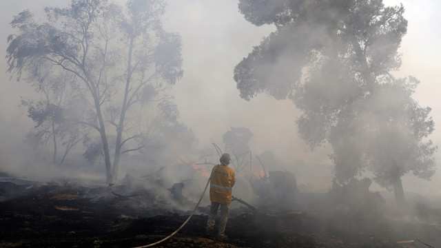 Serangan layangan dari Gaza ke Israel (Foto: AFP/Mohammed Abed)