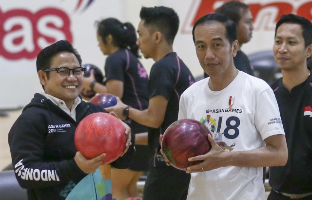 Jokowi dan Cak Imin di venue Asian Games, Palembang. (Foto: Antara/Nova Wahyudi)