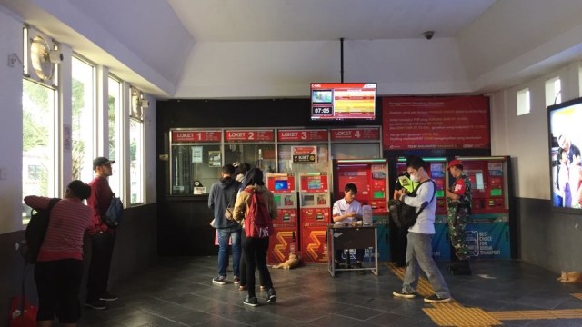Suasana di Stasiun Pasar Minggu sepi. (Foto: Moh Fajri/kumparan)